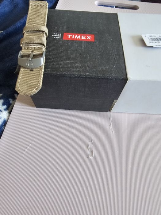 Cutie și curea de Timex Expedition  pe 20 mm