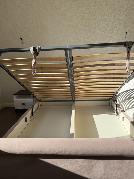 Кровать двуспальная