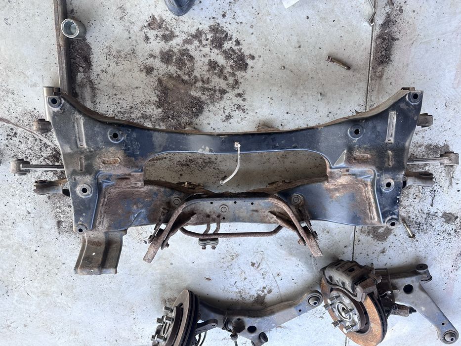 Заден мост за Мицубиши Аутлендър 2004г.