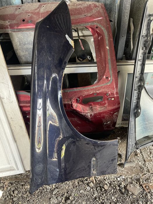 Крыло правое и левое переднее w211