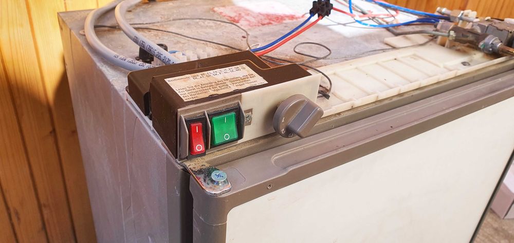 Electrolux frigider RM, 3 surse de alimentare(12v, 220v,gaz) complet