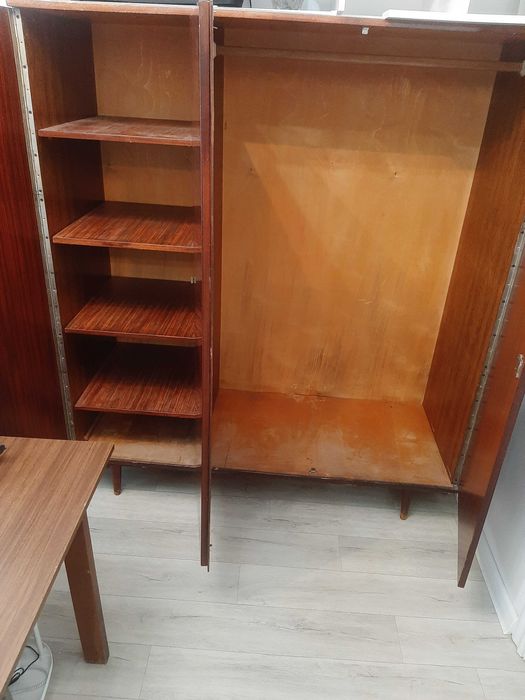 Шкаф, полированый, качесвеный.
