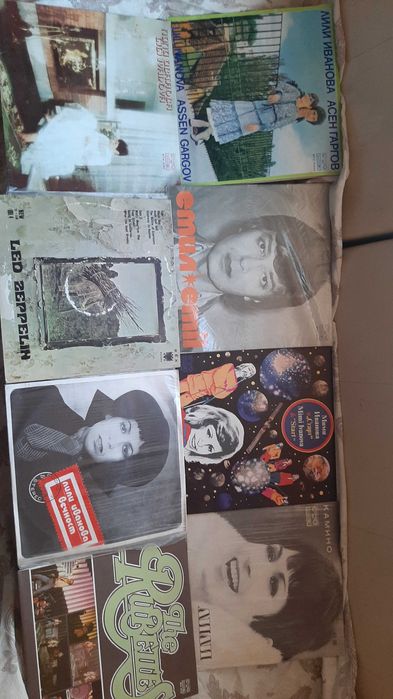 Продавам плочи за грамофон има и малки плочи