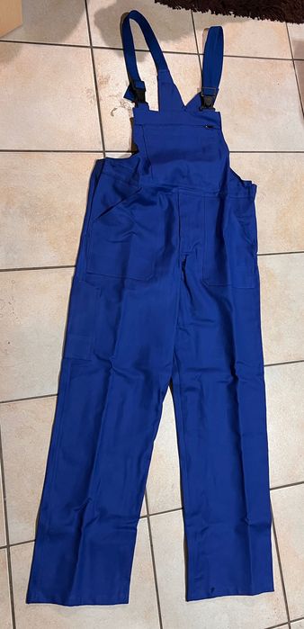 Haine de lucru noi la preț de second hand