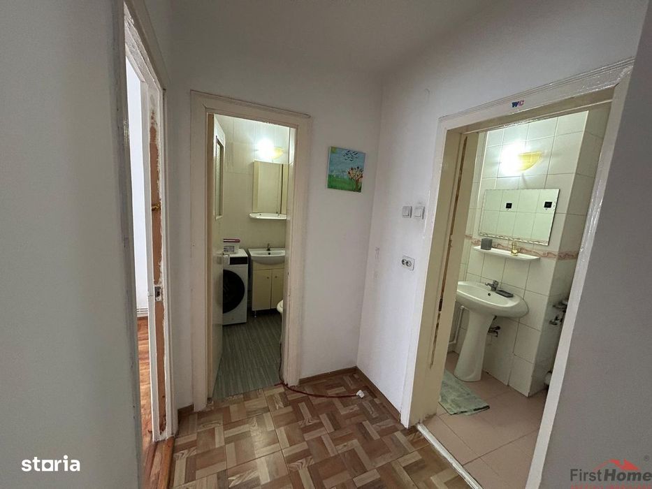 Apartament cu 3 camere de vanzare, zona Ceasul Rau.