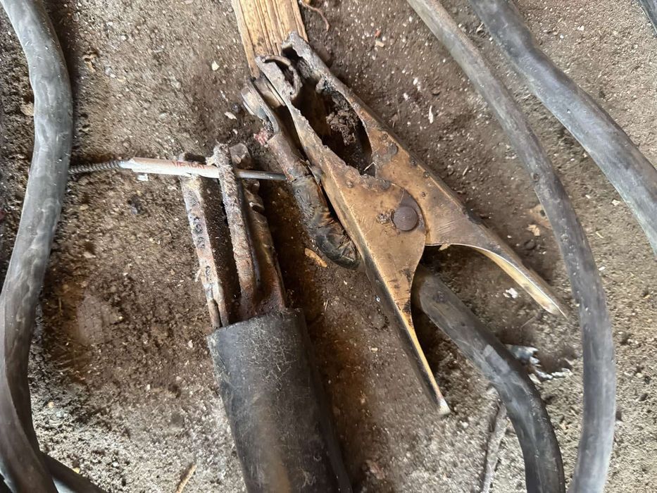 Продавам електрожен професионален 6 степени работи с електроди от 2 /6