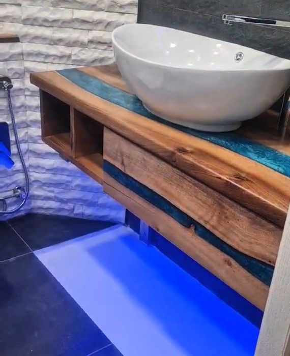 Плотове и мебели за баня от масивно дърво и епоксидна смола