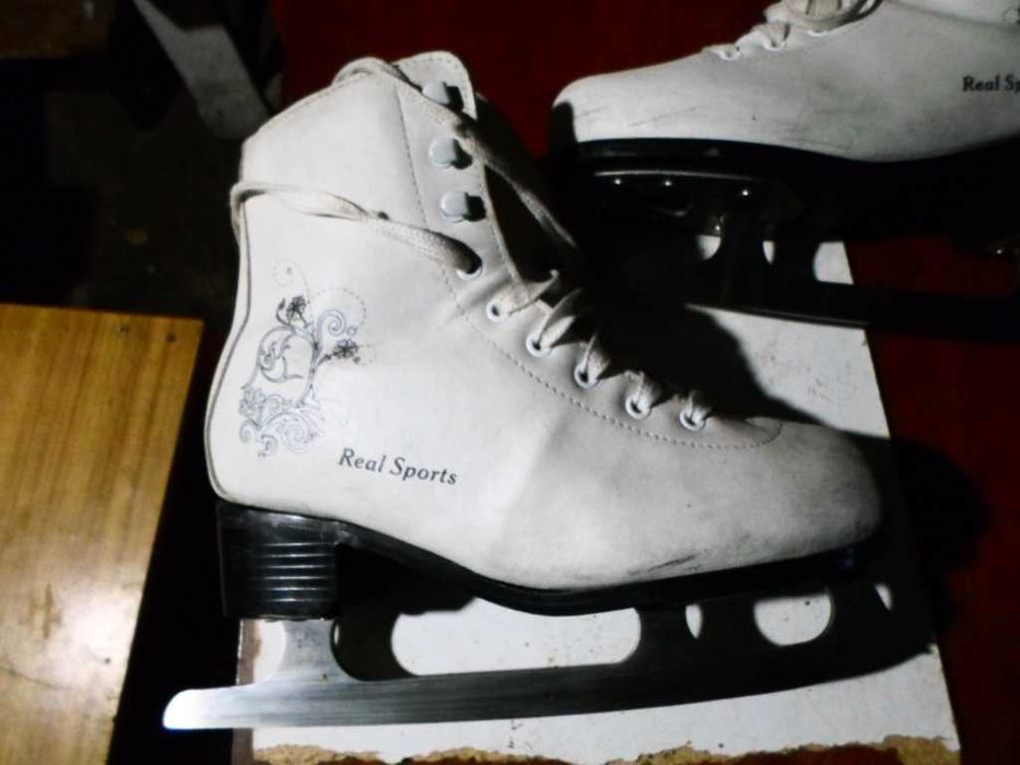 Коньки женские белые