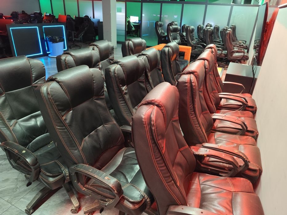 Продам офисные кресла