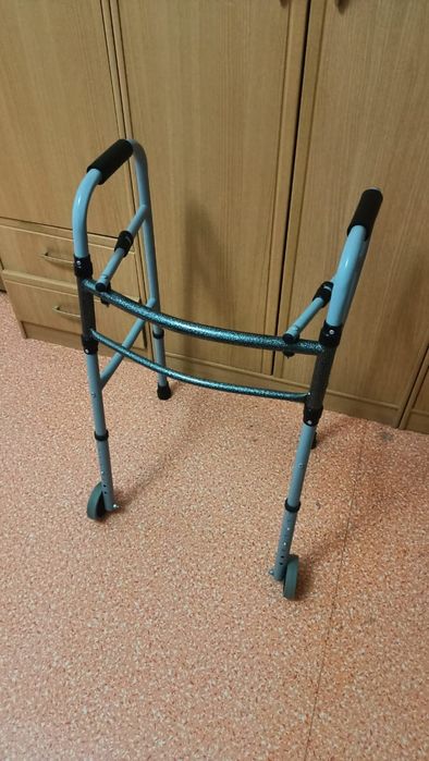 Срочно продам ходунки