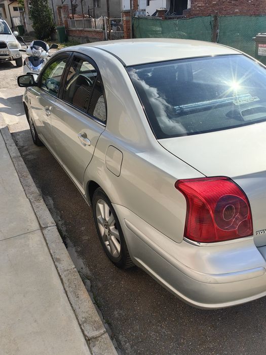 Продавам Тойота Авенсис 2004 г