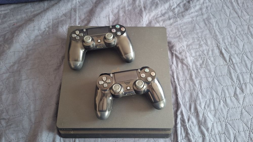 PlayStatyon 4    500MB