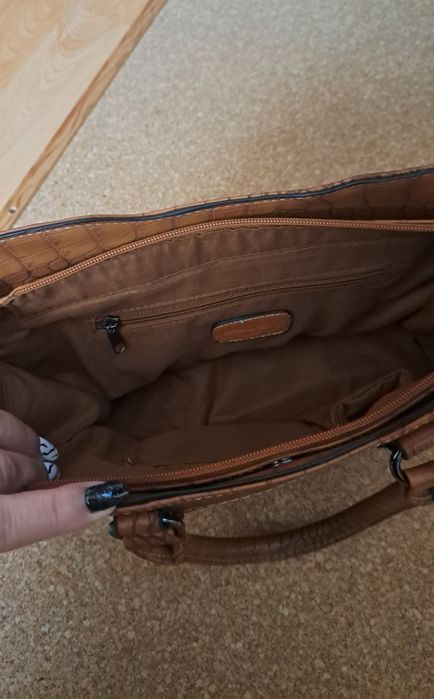 Дамска кафява чанта с кроко принт