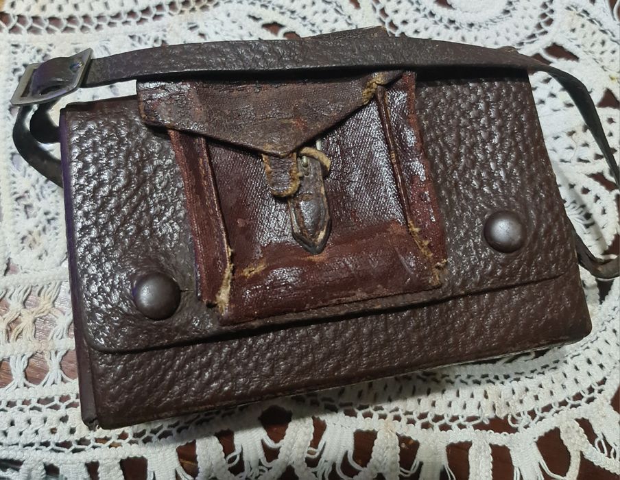 Radio portabil vechi.