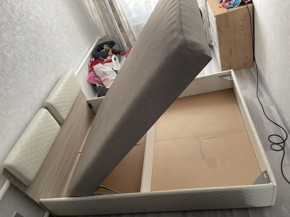 Продам 2 спальную кровать