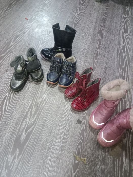 Продам сапожки на девочку 6-7 лет
