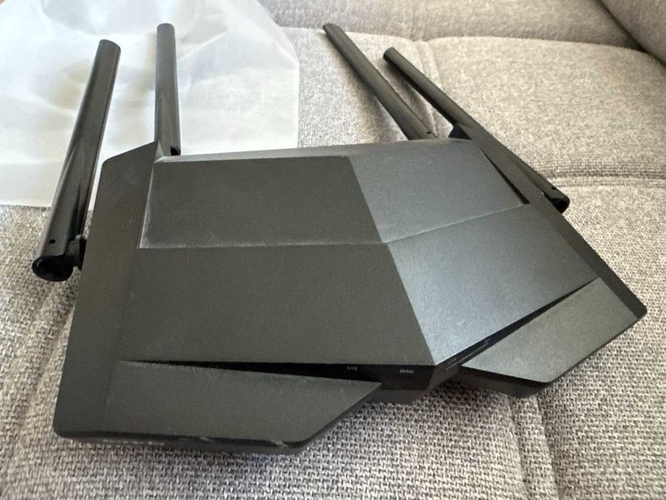 Рутер Tenda AC10U AC1200 почти не е ползван