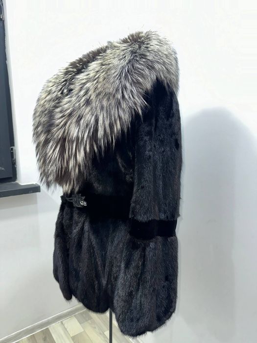 Скидка.Натуралтная норковая шуба с воротником из чернобурки
