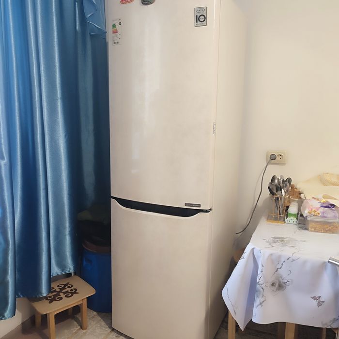 Холодильник LG  двухкамерный