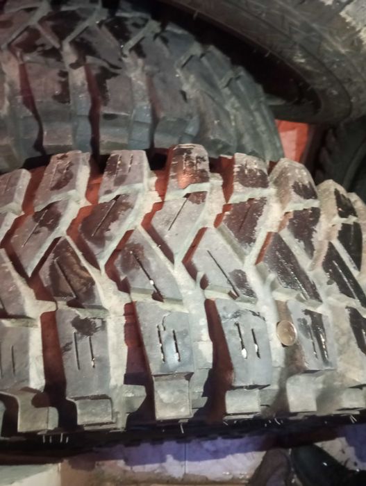 Продам резину 35-ю