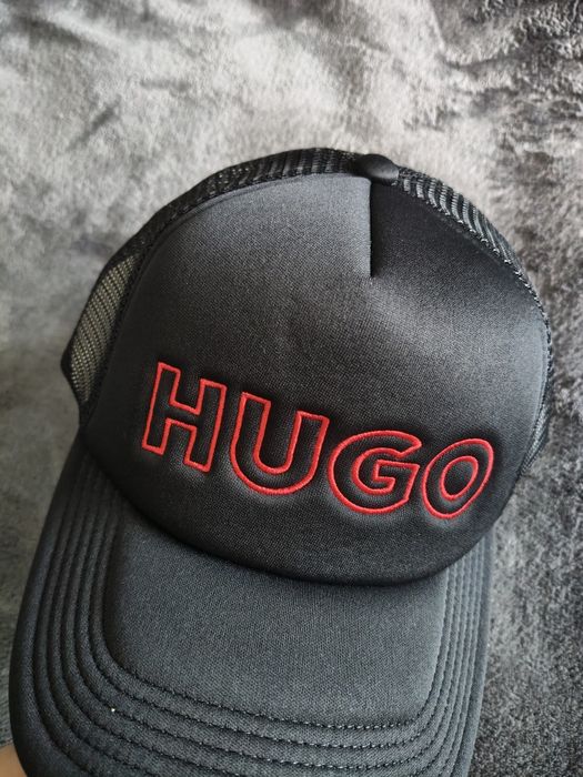 Hugo șapcă unisex cu plasa și logo mare roșu noua originala