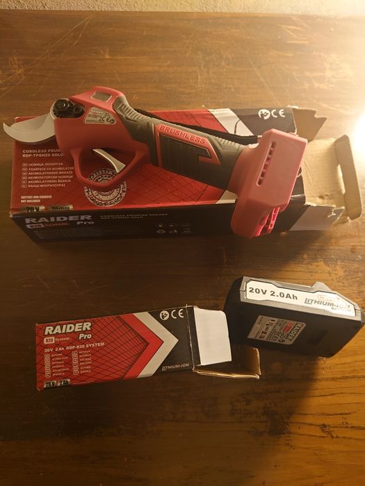 Лозарска акумулаторна ножица Raider