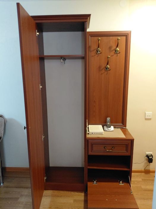 Продаю прихожую б/у