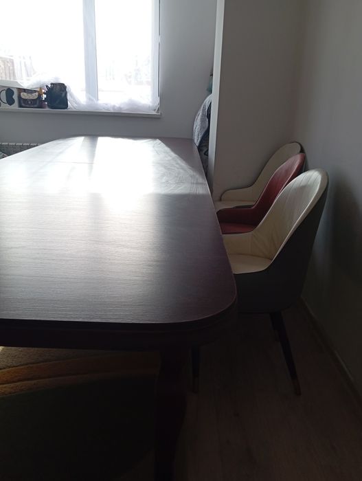 Шикарный стол в отличном состоянии