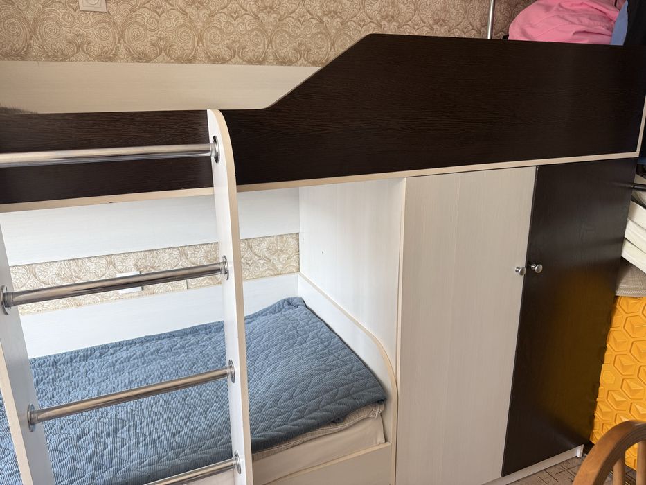 Двухъярусная кровать со шкафами