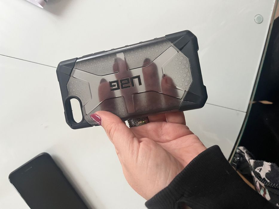 iPhone 7 32GB с противоударен калъф UAG