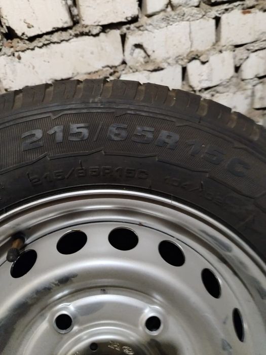 Продам колеса 2 шины и 4 диска R15