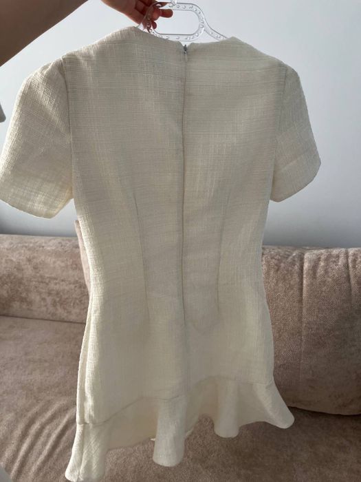 Белое твидовое платье