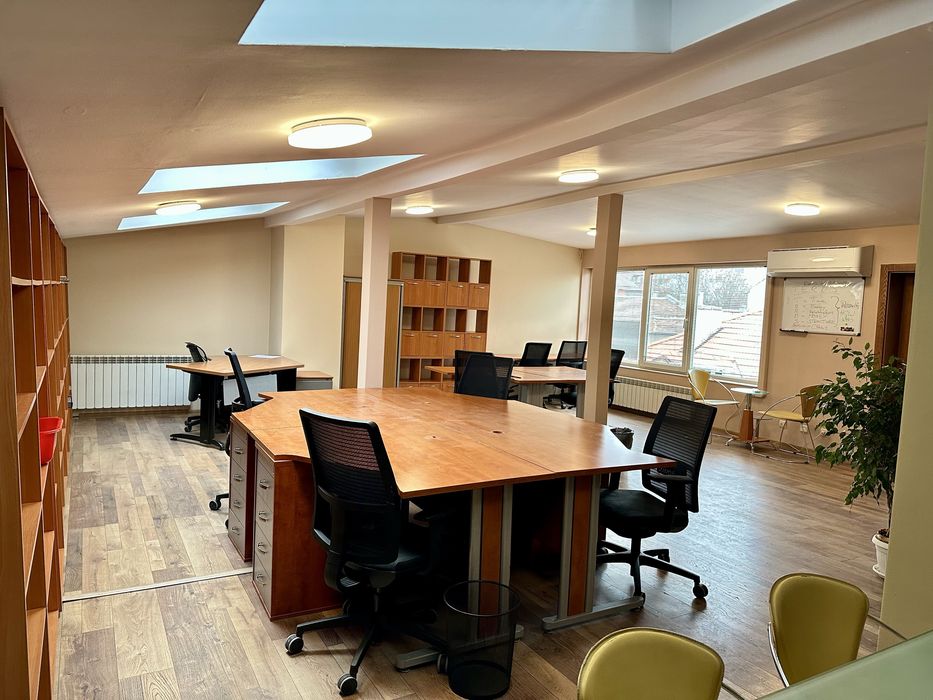 Офис под наем, център, след ремонт