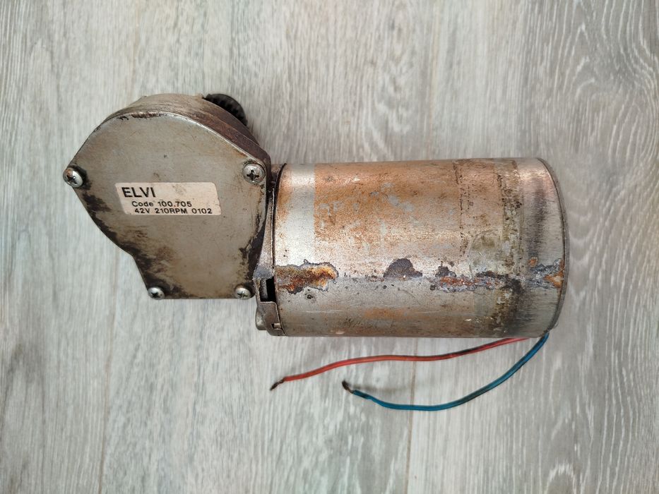 Vând Grup moto-reductor 42V/110W CC