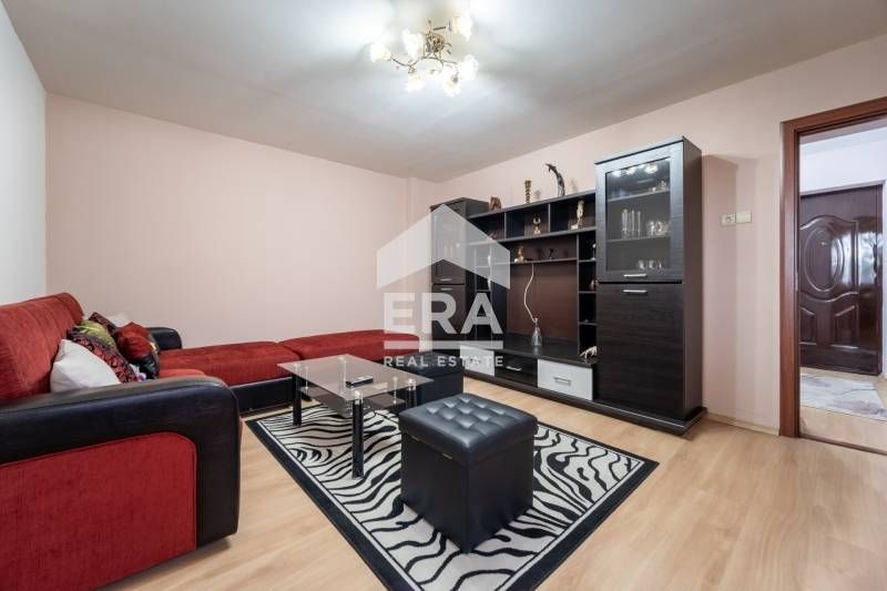 Триетажна градска къща в ж.к. Трошево, гр. Варна