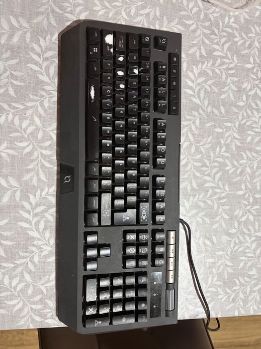 Tastatura pc folosit în stare buna
