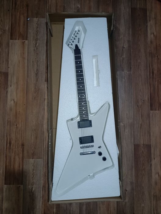 Электрогитара Explorer Ebash