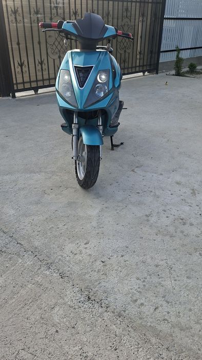 Vând sau schimb scuter 100cc