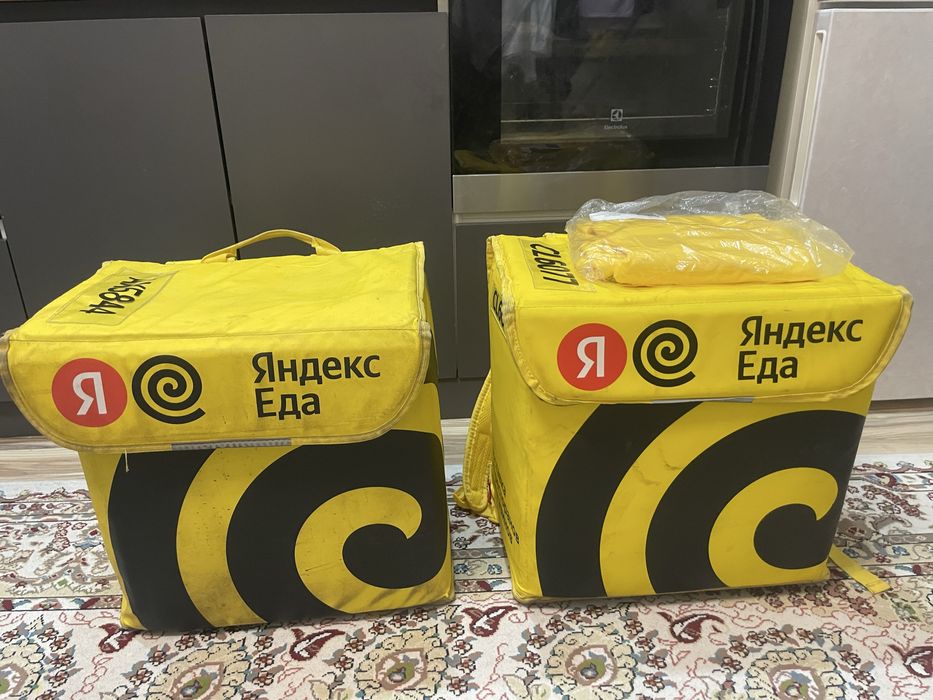 Продам сумка Яндекс 2 штуки и новый дождевик
