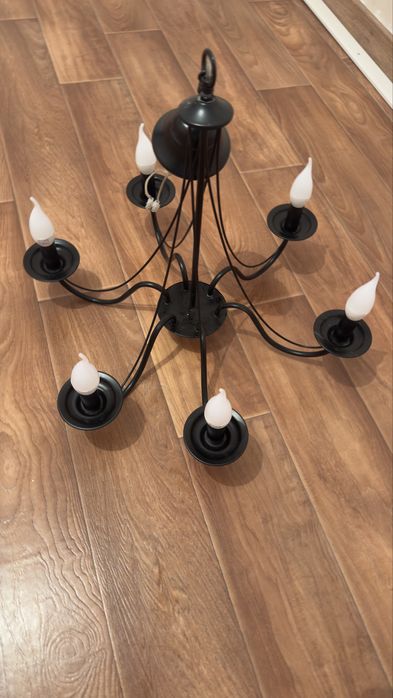 Продам люстру с лампочками