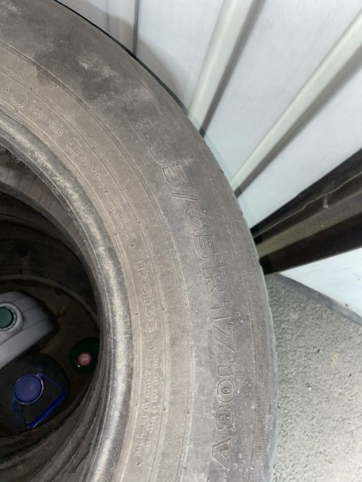 Продам летние б/у шины  235/65 R17