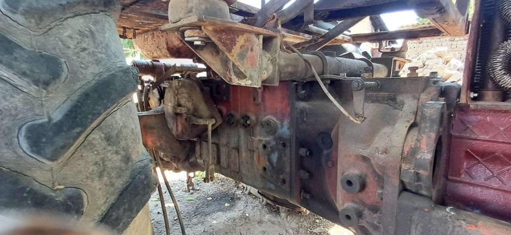 Traktor T28 sotiladi Toshkent Viloyati Bo‘ka Tumanida