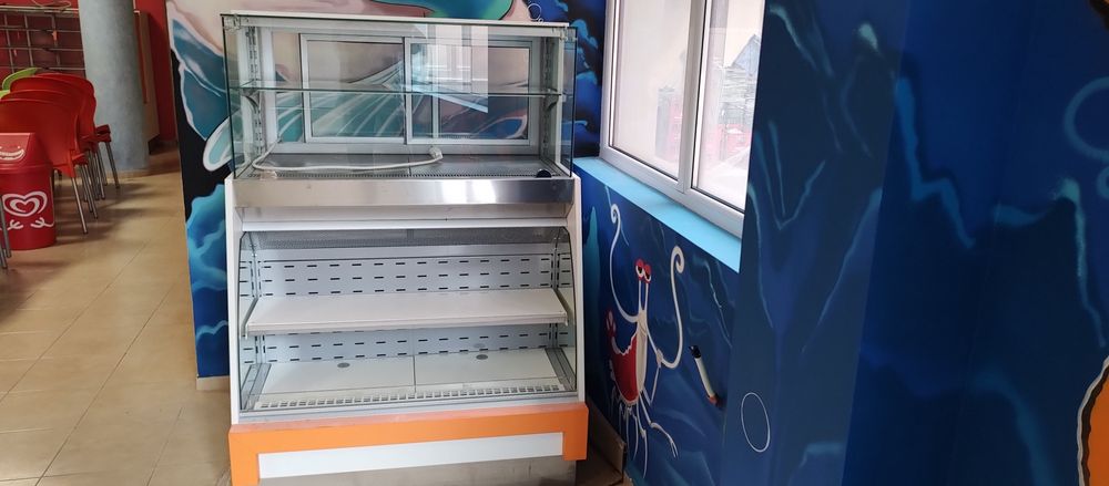 Хладилна витрина