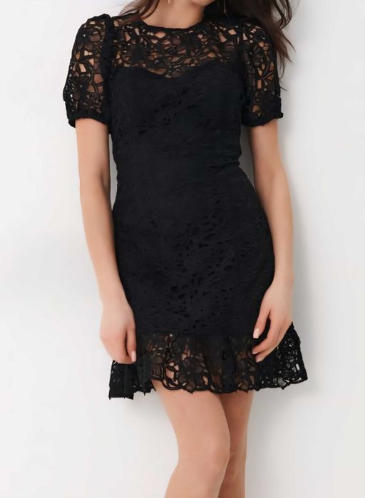 Рокля с плетена дантела марка Mohito размер 40 нова