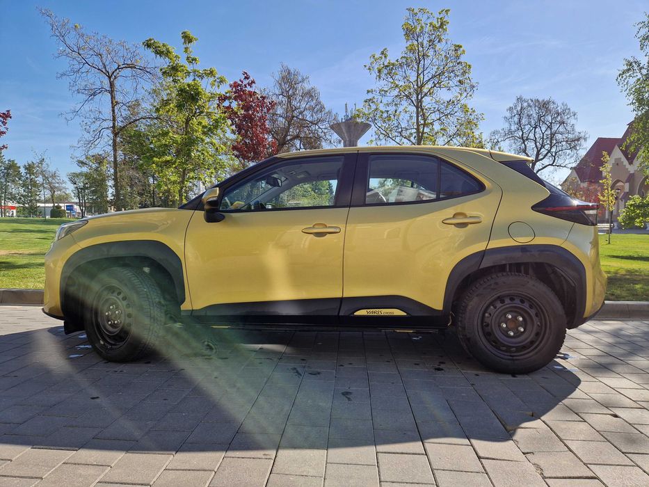 TOYOTA YARIS CROSS 2022 - benzină - garanție Toyota - 50.464 km - culoare Brass Gold - în garanție - revizia la zi - Preț 21.400 Euro -  O723 OO9 O79
