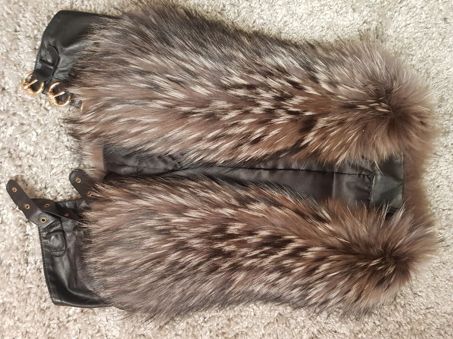 Меховая жилетка.