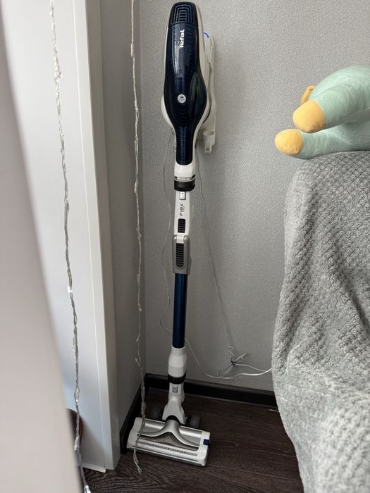 Продам вертикальный пылесос tefal