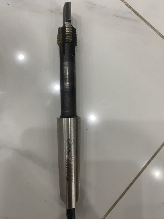 метчик для нарезания внутренней резьбы.