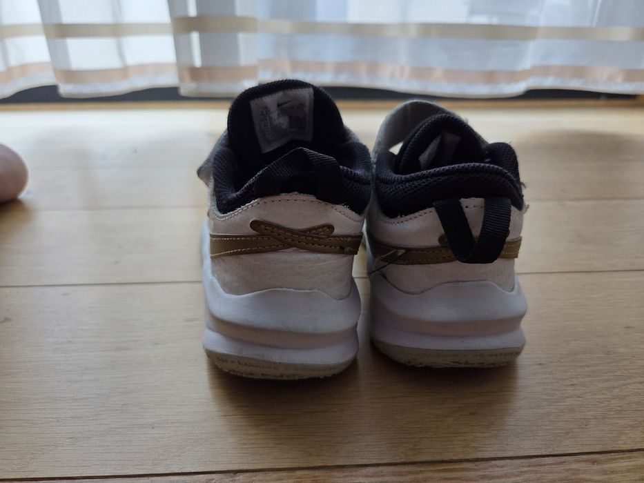 Adidasi Nike marimea 35