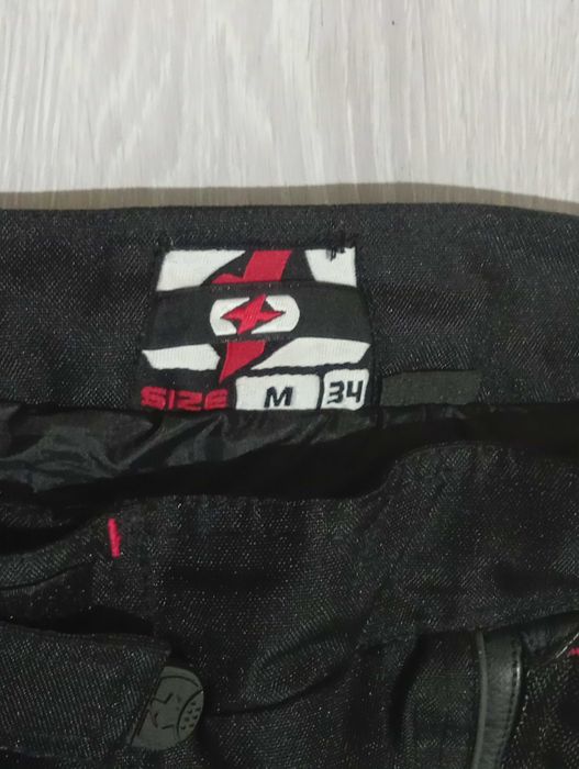 Продавам мото панталони